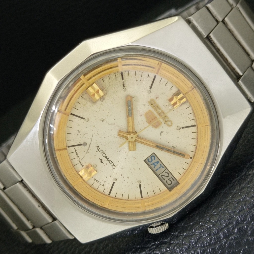 Vintage 1992 Seiko Automatic Mens Silver Watch WDaydate  Gold Accents